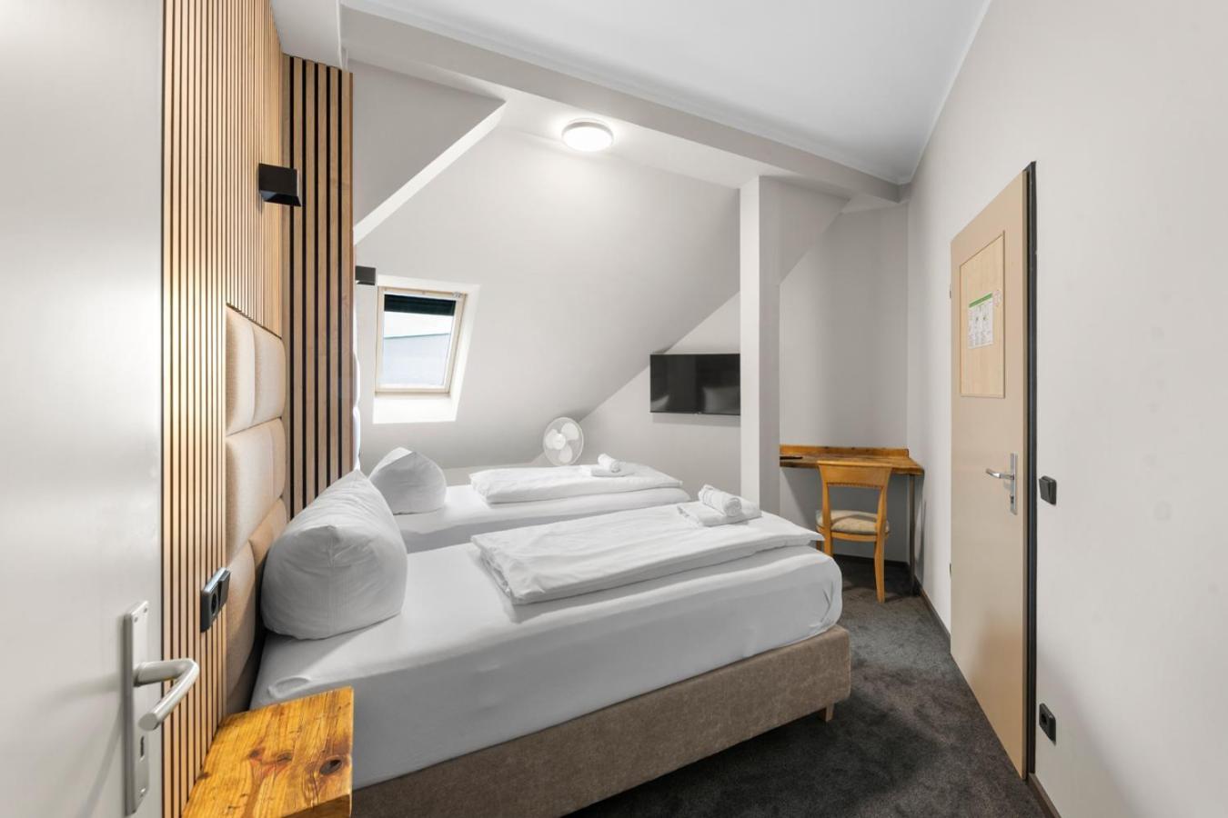 Hotel Comenius 3*